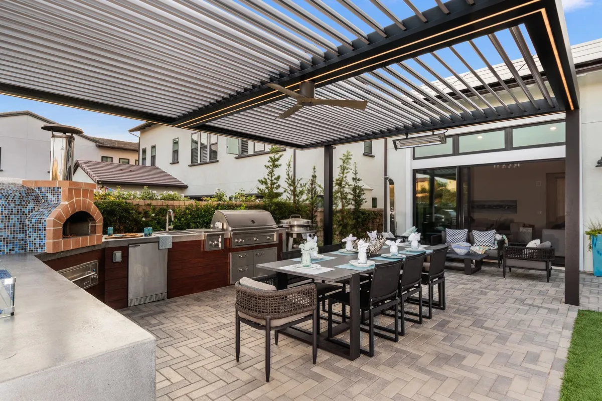 Outdoor kitchen pergola